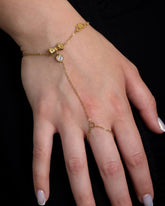 Hand chain bow